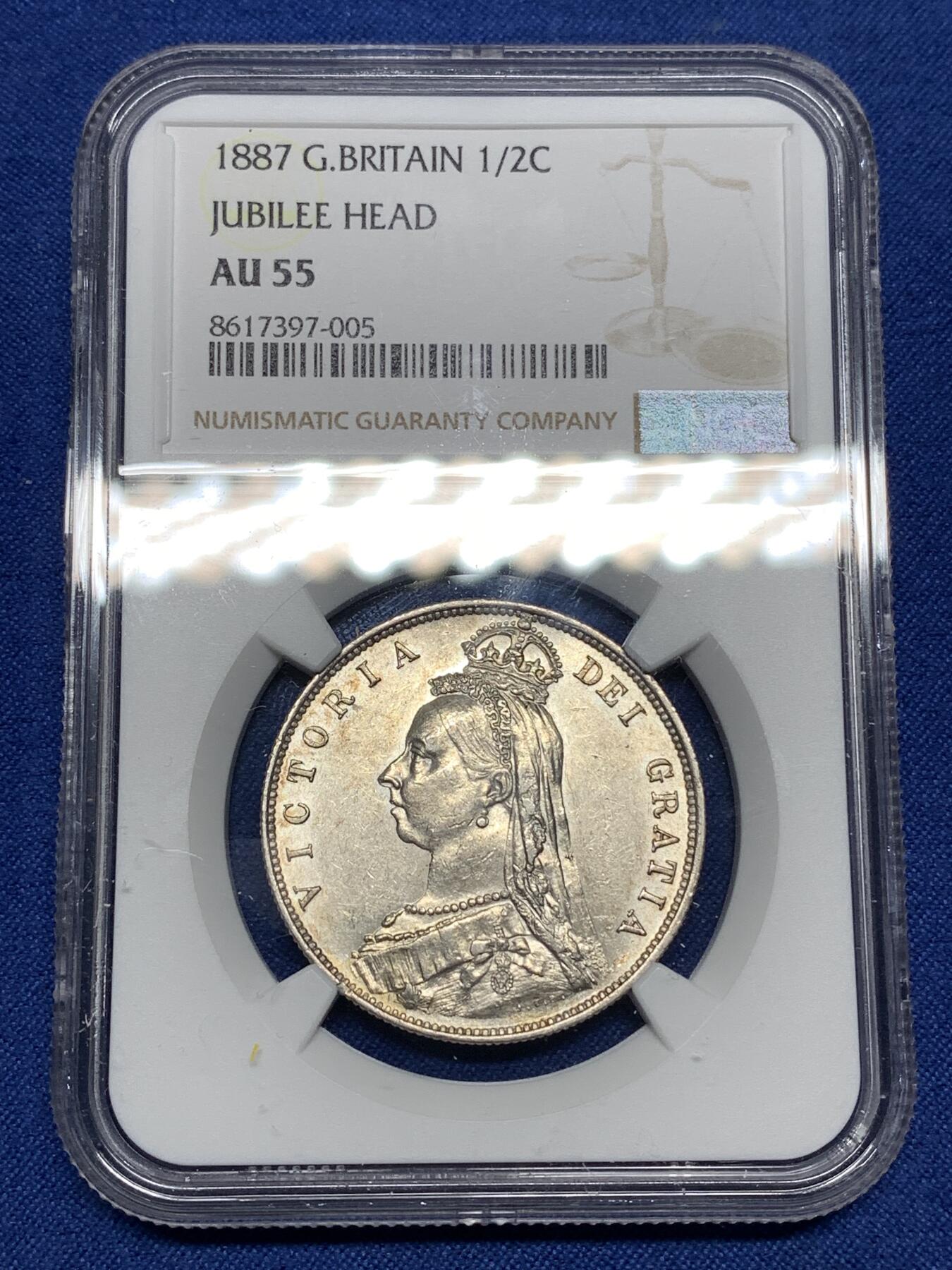 《竞宝斋》第447场 周日，周一，2场连拍 （全场包邮） NGC AU55 英国1887年半克朗银币，背面银光充沛，细节不错。