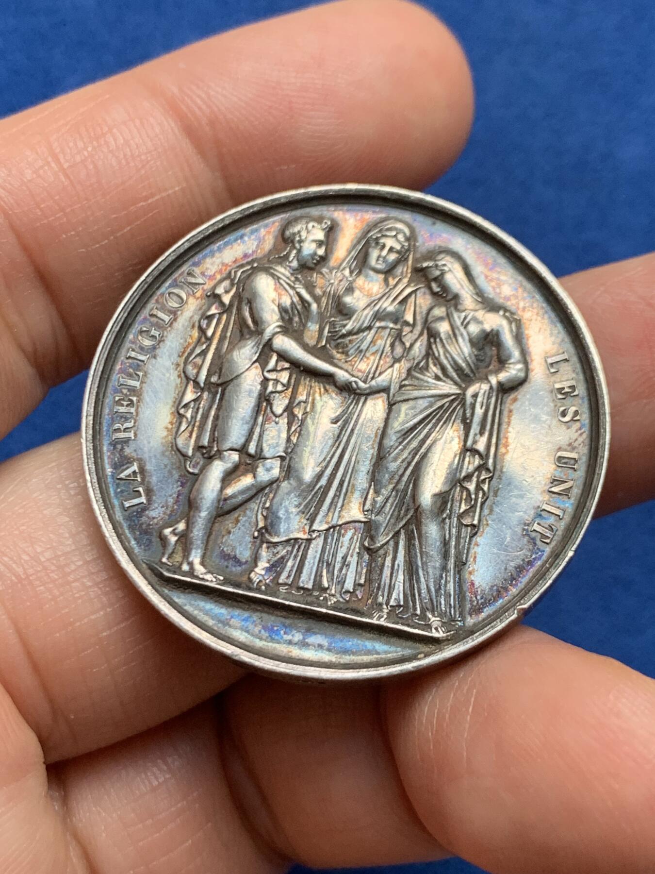 《竞宝斋》第447场 周日，周一，2场连拍 （全场包邮） 法国结婚纪念银章 22.25克 36.4mm 1854 手指银标 背面花体字好看