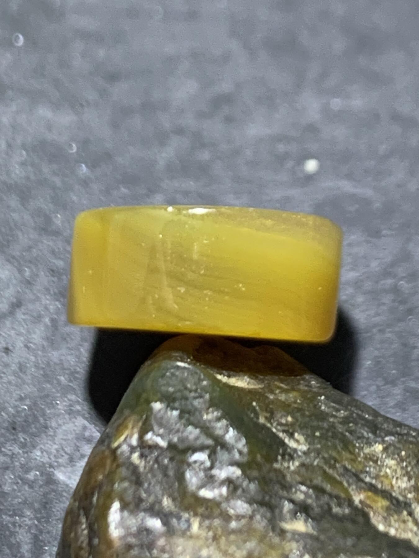 蒙料鸡油黄冻料战国红玛瑙通货小平安扣一个，