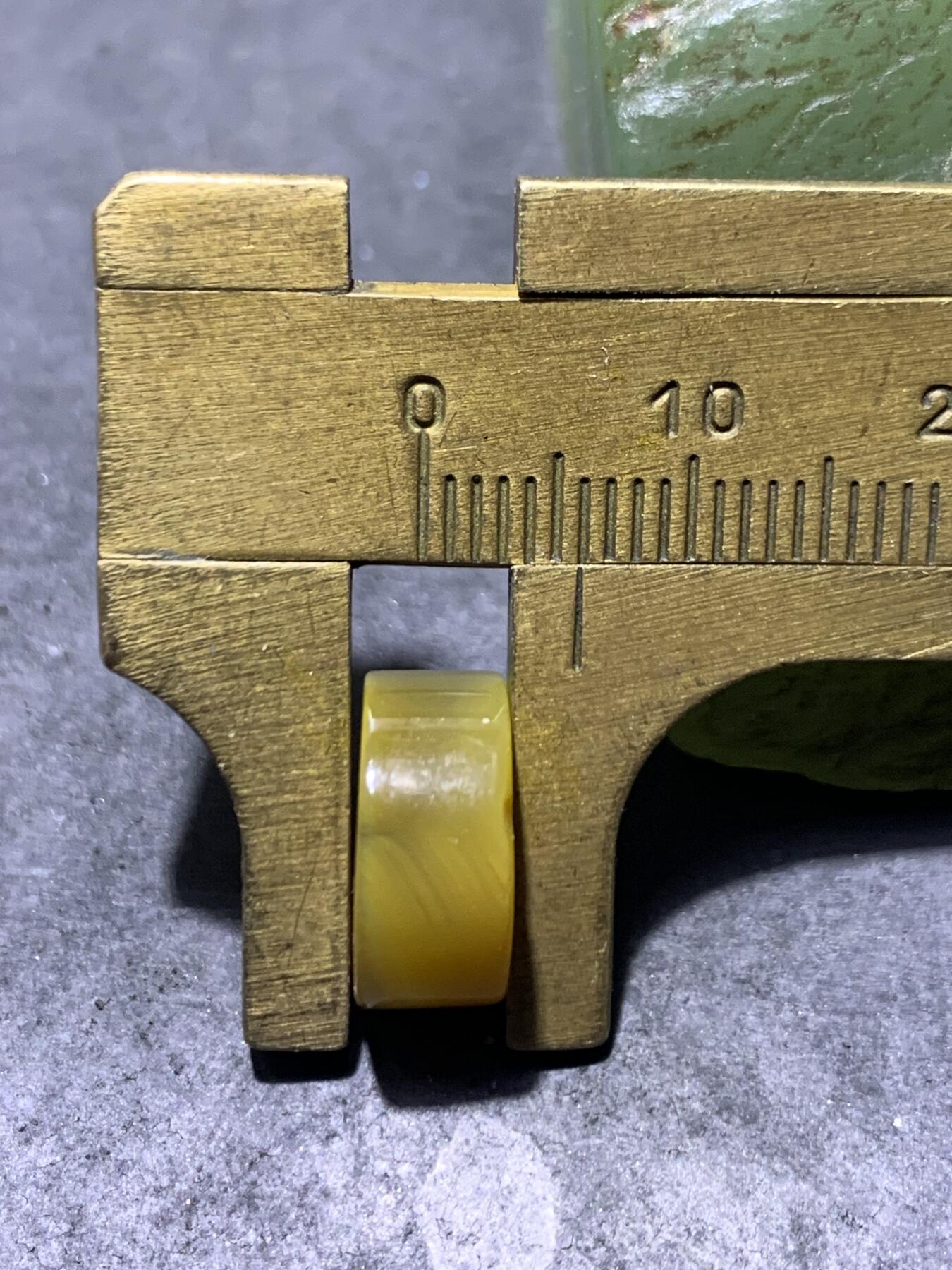 蒙料鸡油黄冻料战国红玛瑙通货小平安扣一个，