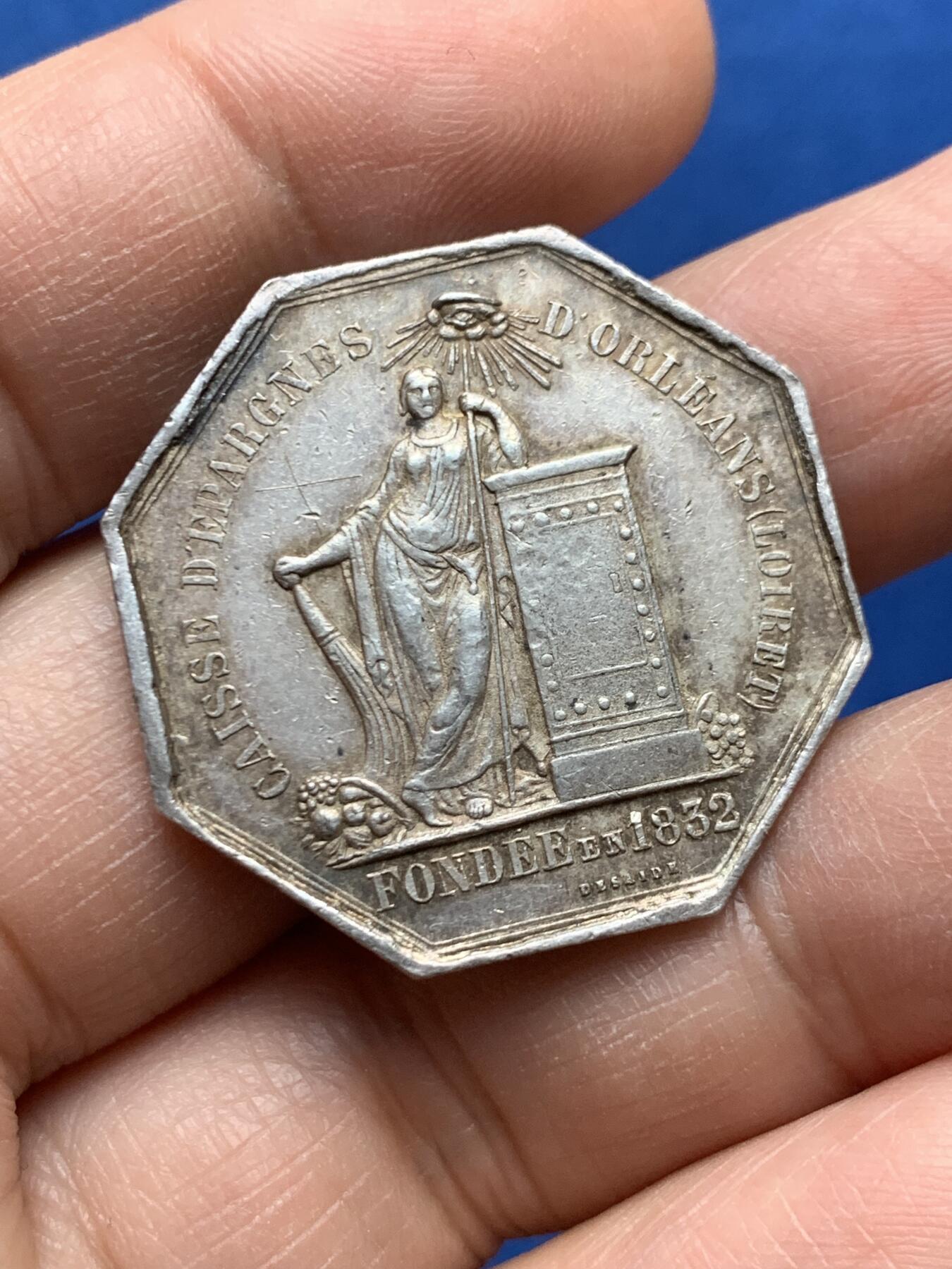 《竞宝斋》第447场 周日，周一，2场连拍 （全场包邮） 法国1832年奥尔良卢瓦雷省储蓄银行八角银章，蜜蜂AR边铭，31.2mm，12.35克