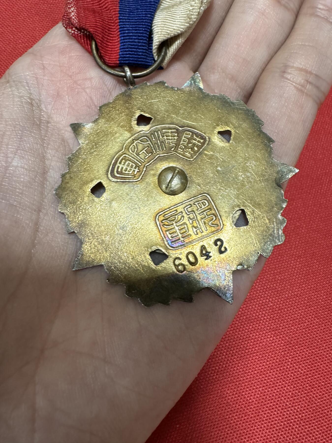 五哥徽章群   14号周日晚上八点4群联拍 银章