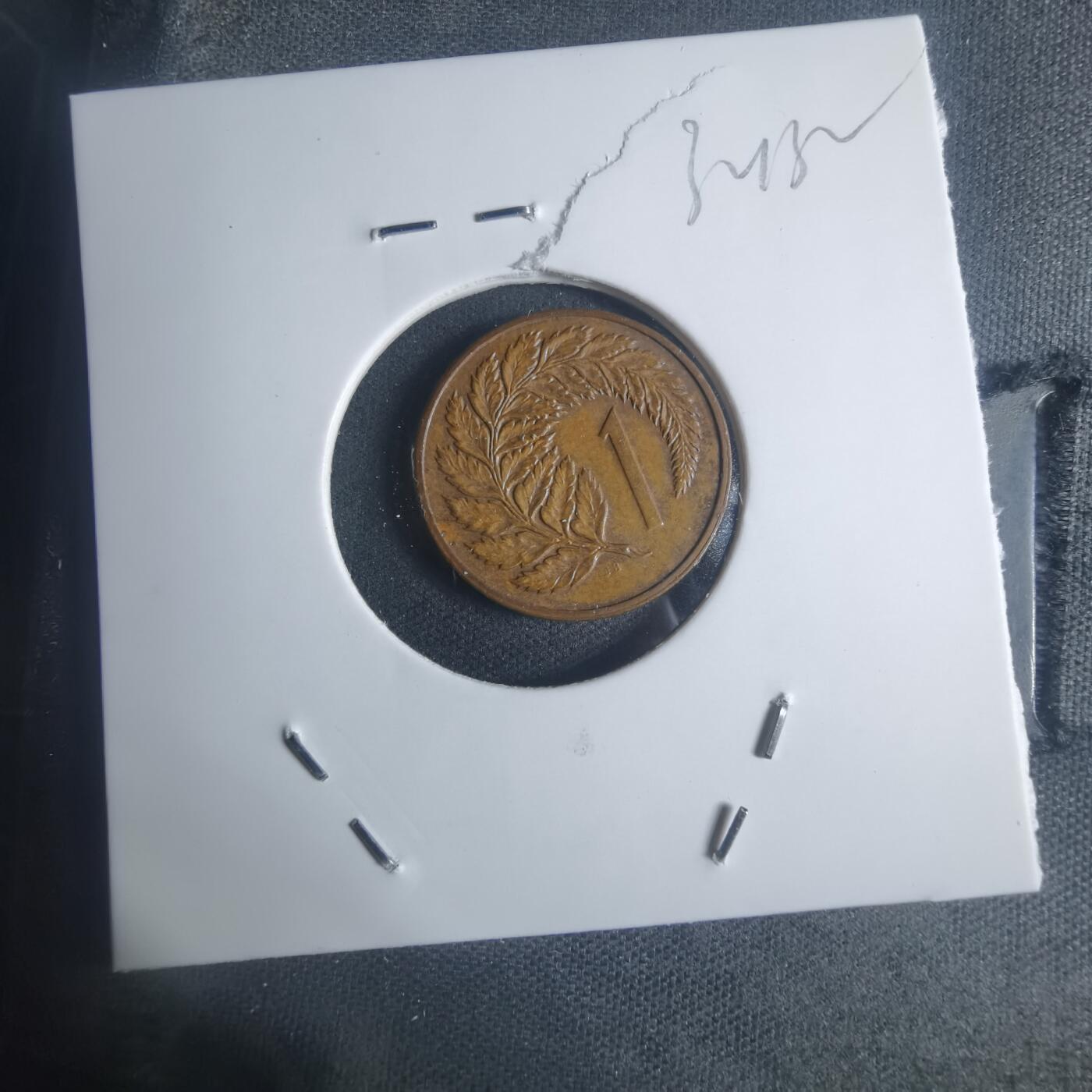 沼泽如烟--第932场 新西兰1985年一分浅雕版