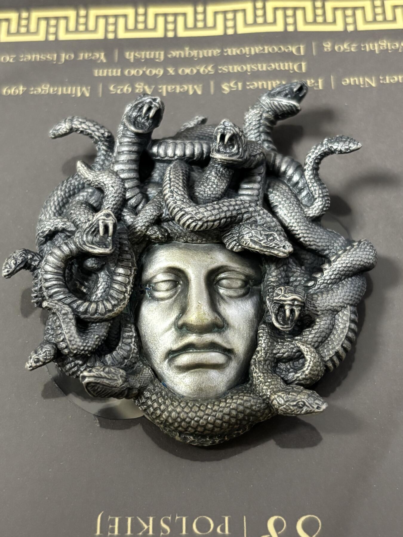 第186期拍卖 纽埃2019年蛇发女妖美杜莎250克异形高浮雕银币，999银，发行499枚