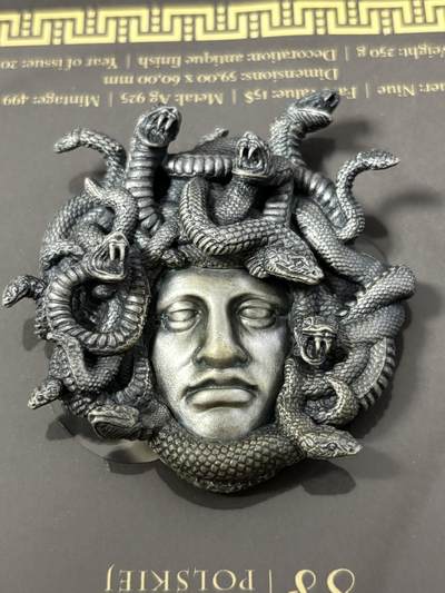 第186期拍卖 - 纽埃2019年蛇发女妖美杜莎250克异形高浮雕银币，999银，发行499枚