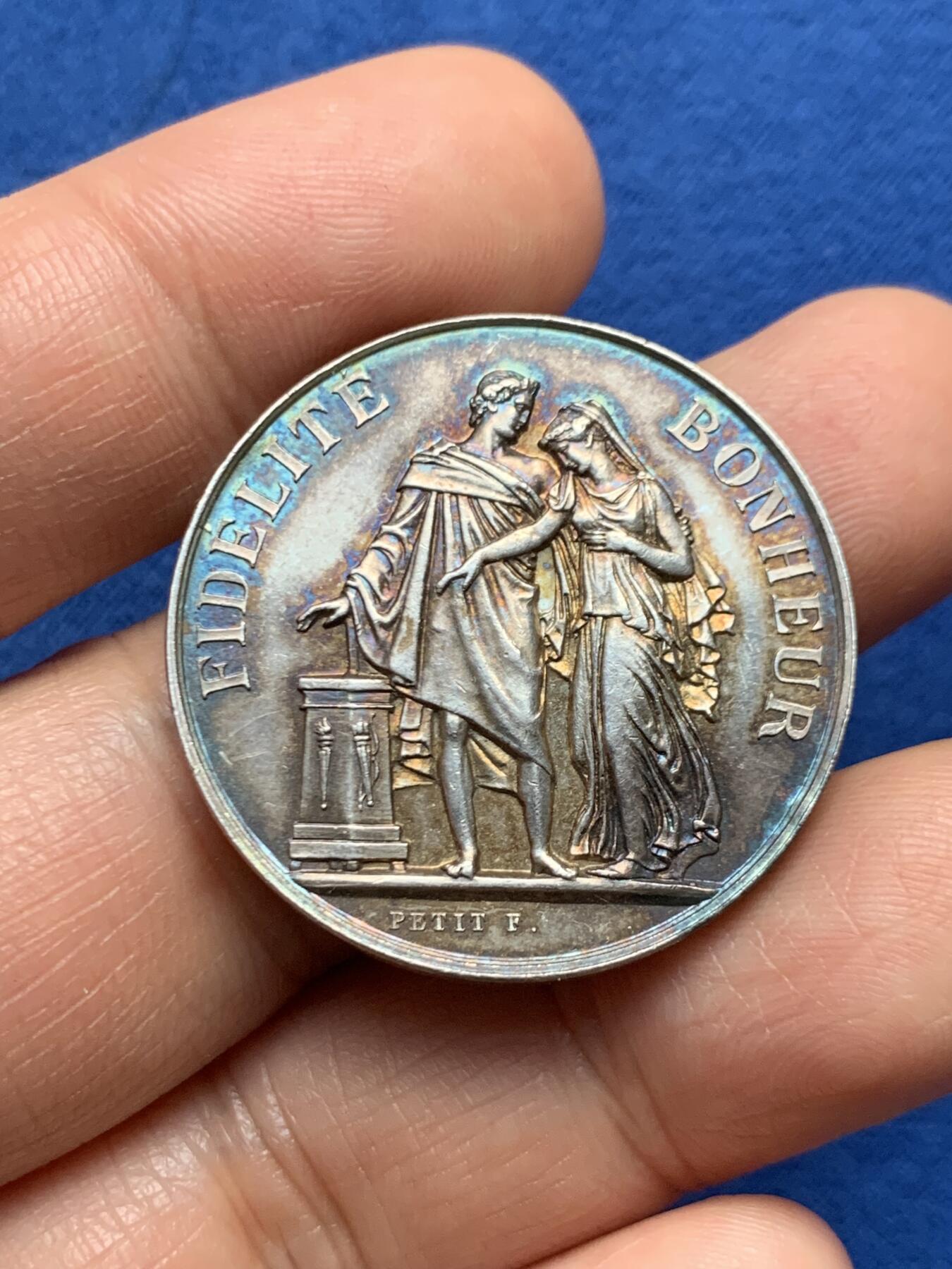 《竞宝斋》第447场 周日，周一，2场连拍 （全场包邮） 法国婚礼纪念银章 花体字漂亮 16克 32mm 丰饶角银标