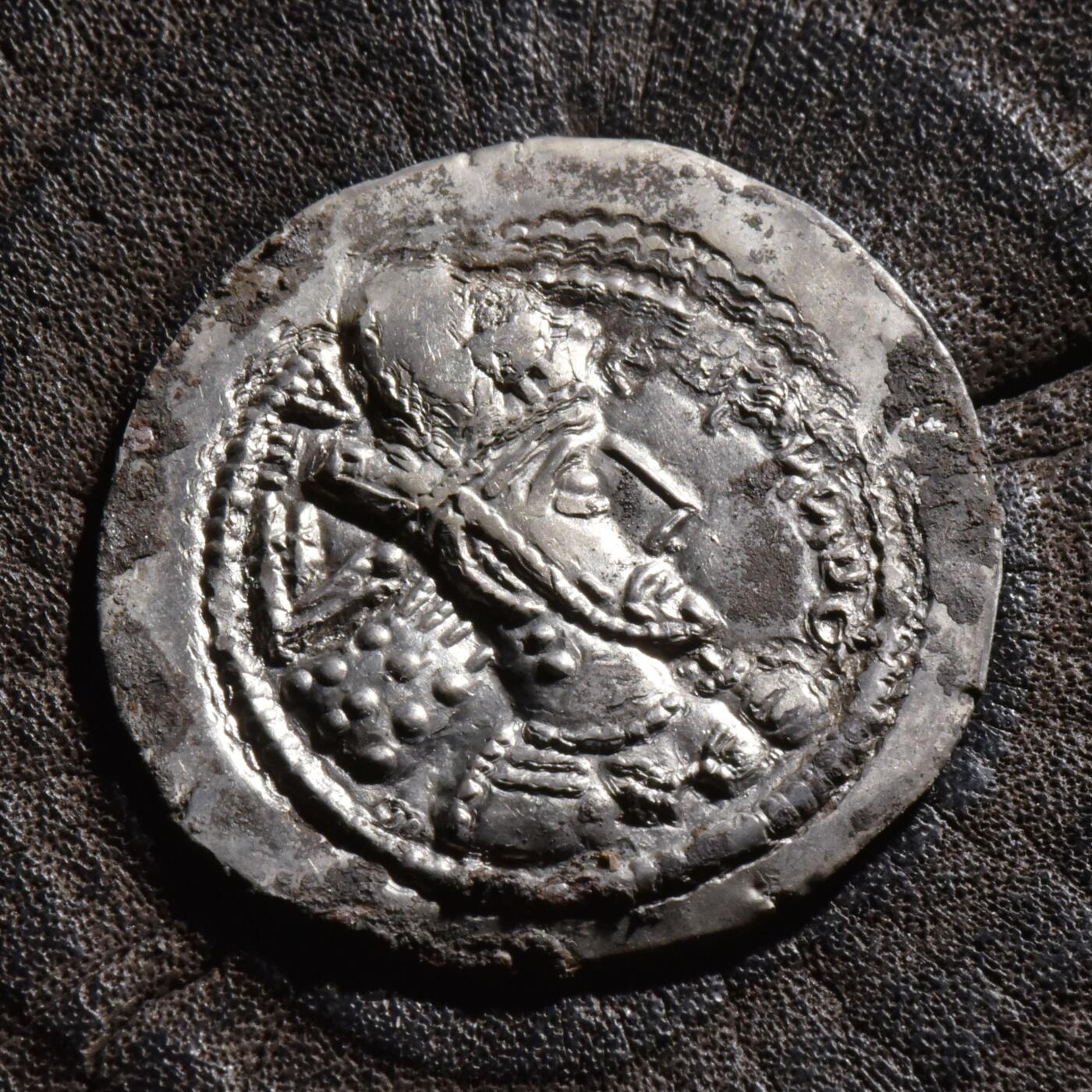 【良泉】【元旦直播场】1月1日晚19.30点开拍！208组西方古代钱币、日本朝鲜花钱 【极美品】【宽胚 喀布尔造币厂版】公元309-379年【波斯帝国】萨珊王朝，沙普尔二世，一德拉克马银币，3.92克