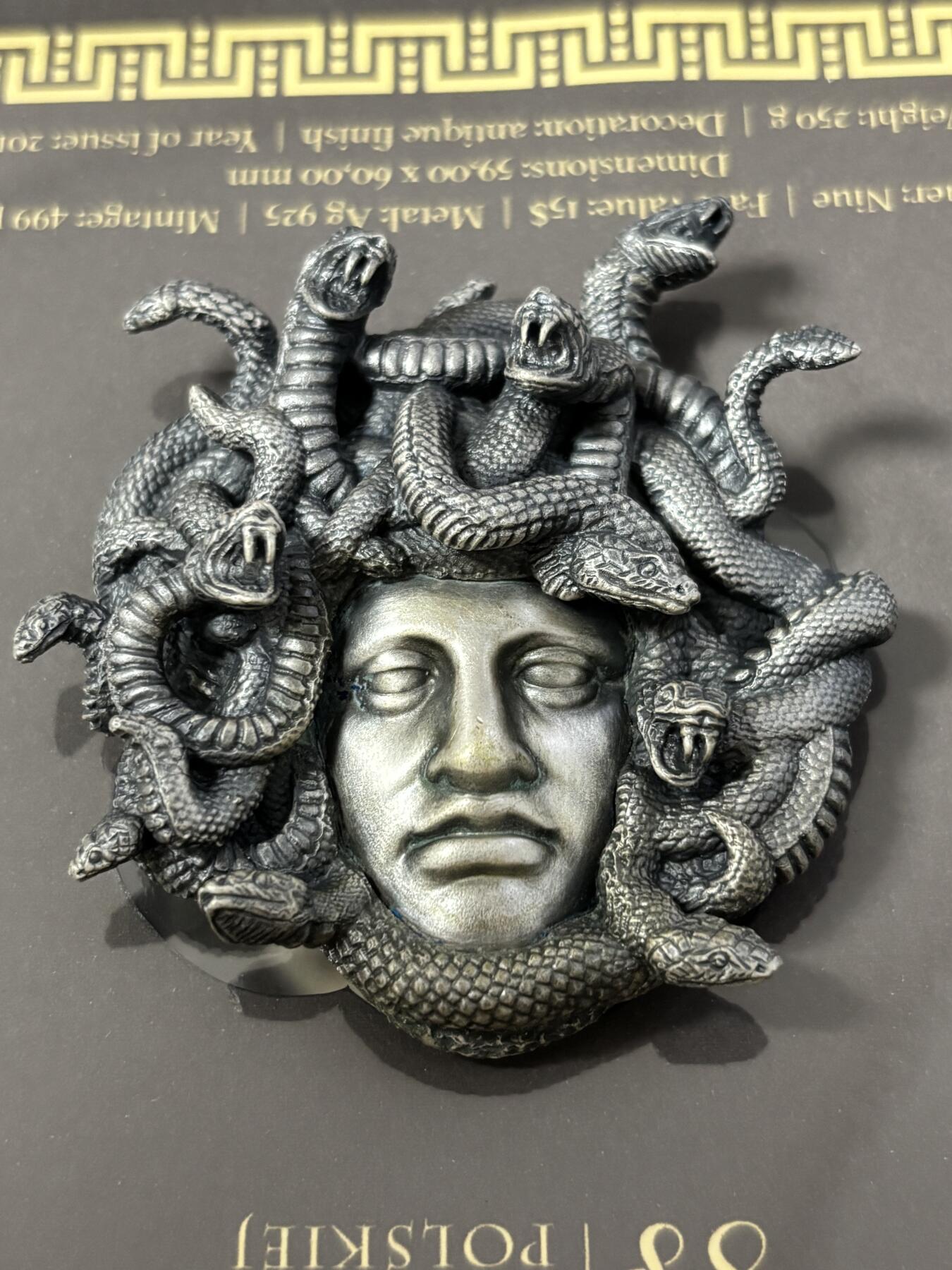 第186期拍卖 纽埃2019年蛇发女妖美杜莎250克异形高浮雕银币，999银，发行499枚