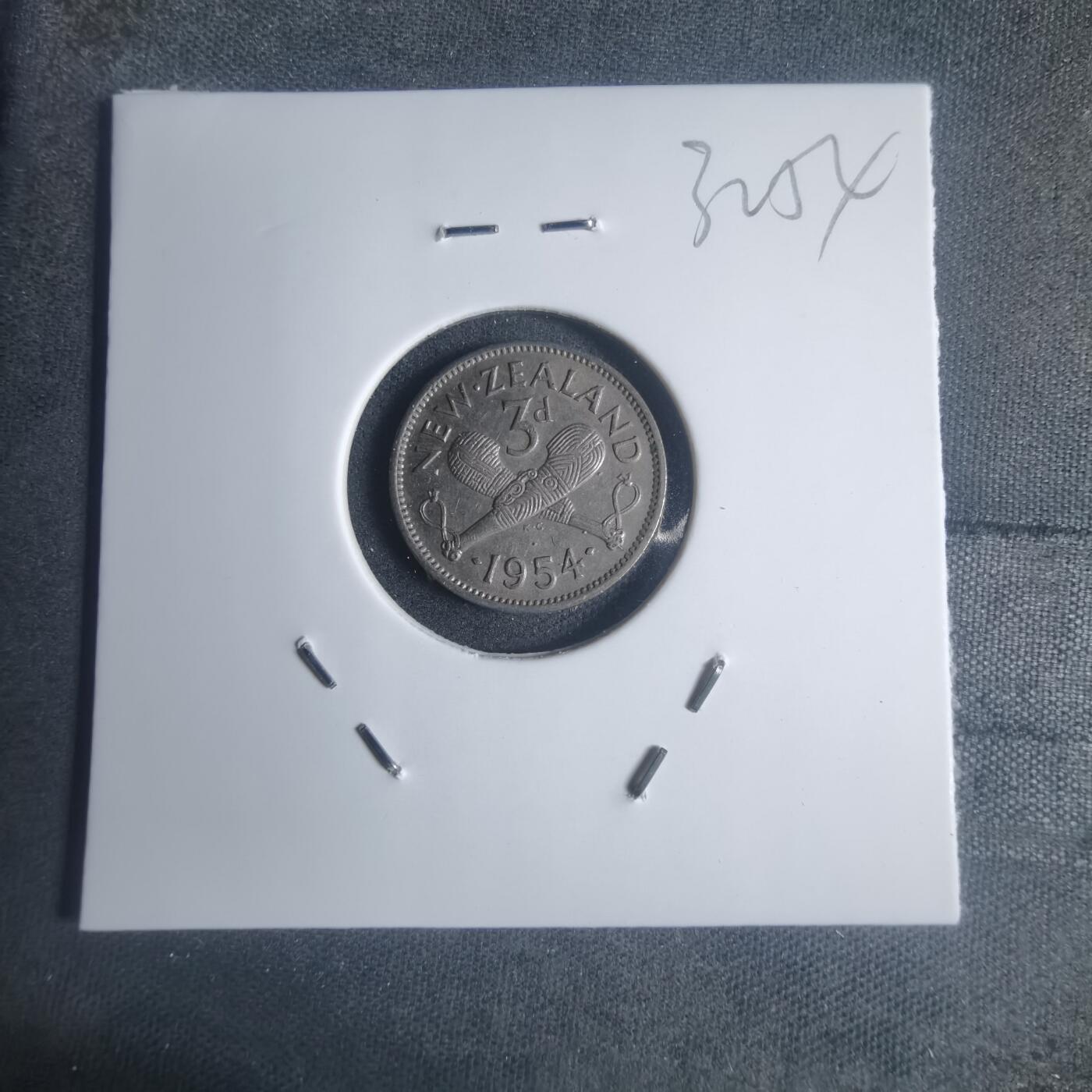 沼泽如烟--第932场 新西兰1954年3便士