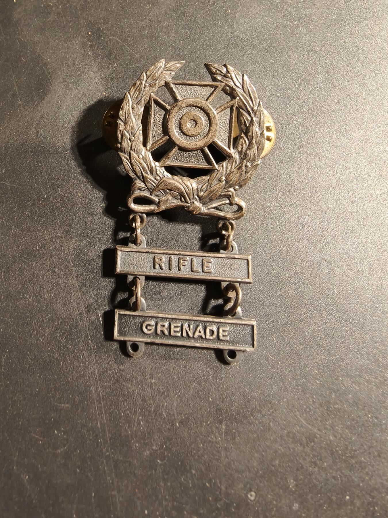 老王徽章第169期 美国步兵神射手技能章     步枪、榴弹双勋条      包银材质