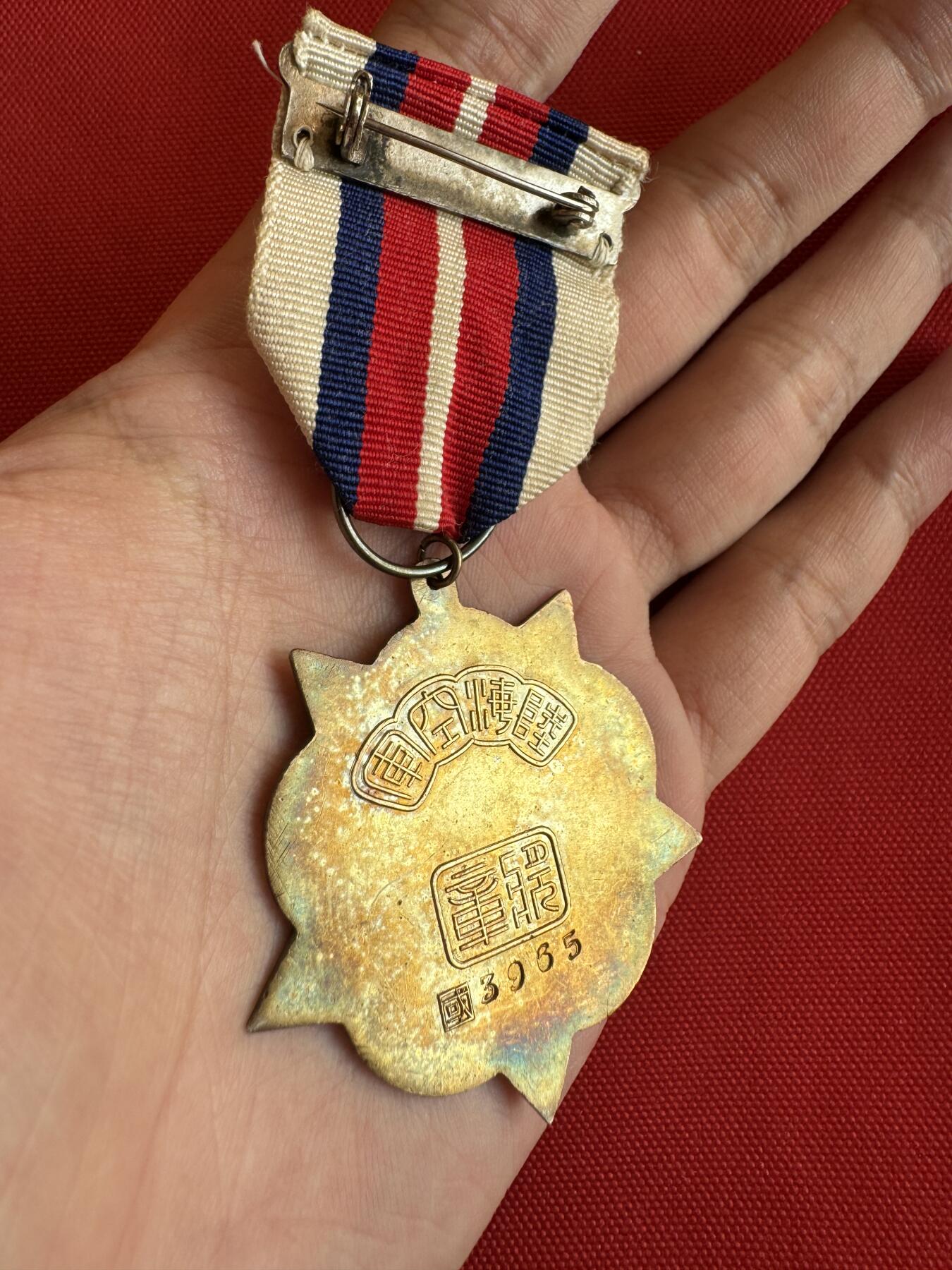 五哥徽章群   14号周日晚上八点4群联拍 银章