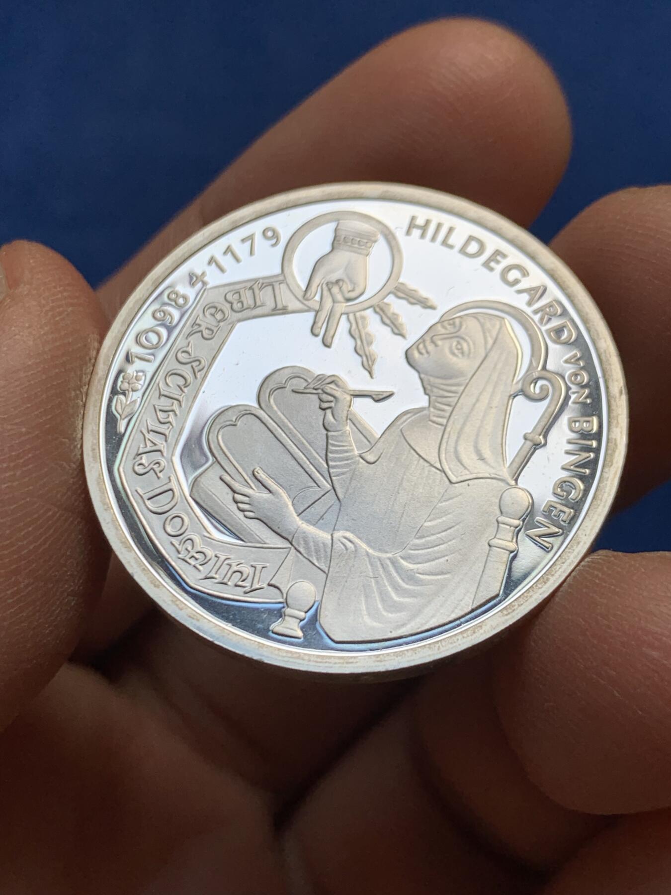 《竞宝斋》第447场 周日，周一，2场连拍 （全场包邮） 德国1998年女音乐家“希德嘉·冯宾根”诞辰900年10马克精制银币（15.5克 925银）