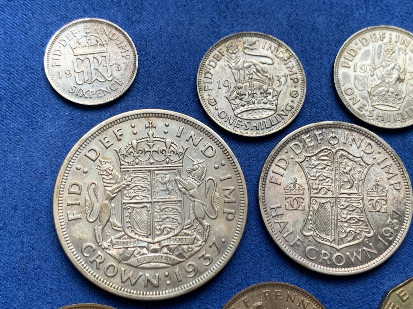 《竞宝斋》第447场 周日，周一，2场连拍 （全场包邮） 1937年乔治六世登基首发套币11枚装 7银4铜 细节见图