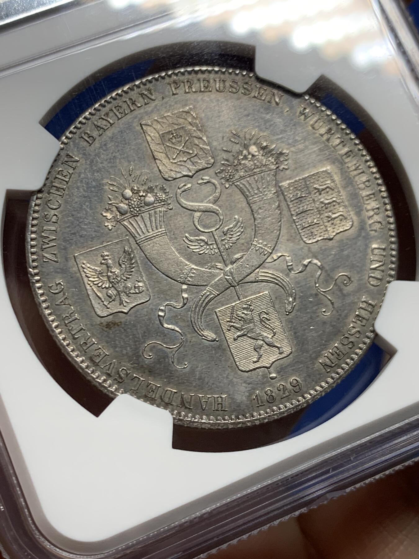 《竞宝斋》第447场 周日，周一，2场连拍 （全场包邮） NGC UNC 德国1829年巴伐利亚商贸条约历史泰勒大银币 正面转光明显 背面包浆也挺自然 可惜给了背面清洁 性价比之选