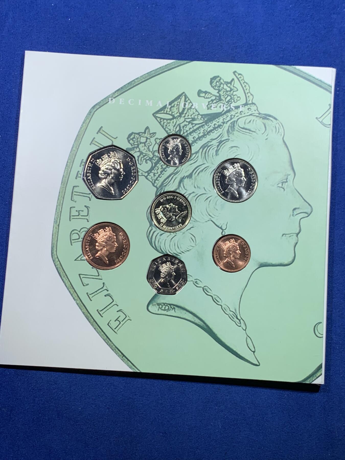 《竞宝斋》第447场 周日，周一，2场连拍 （全场包邮） 英国硬币套装 新旧版套币合集 附货币转换规则 改制前1套 改制后1套 少见套装