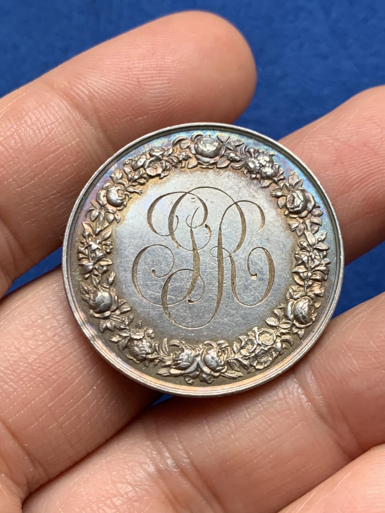 《竞宝斋》第447场 周日，周一，2场连拍 （全场包邮） 法国婚礼纪念银章 花体字漂亮 16克 32mm 丰饶角银标