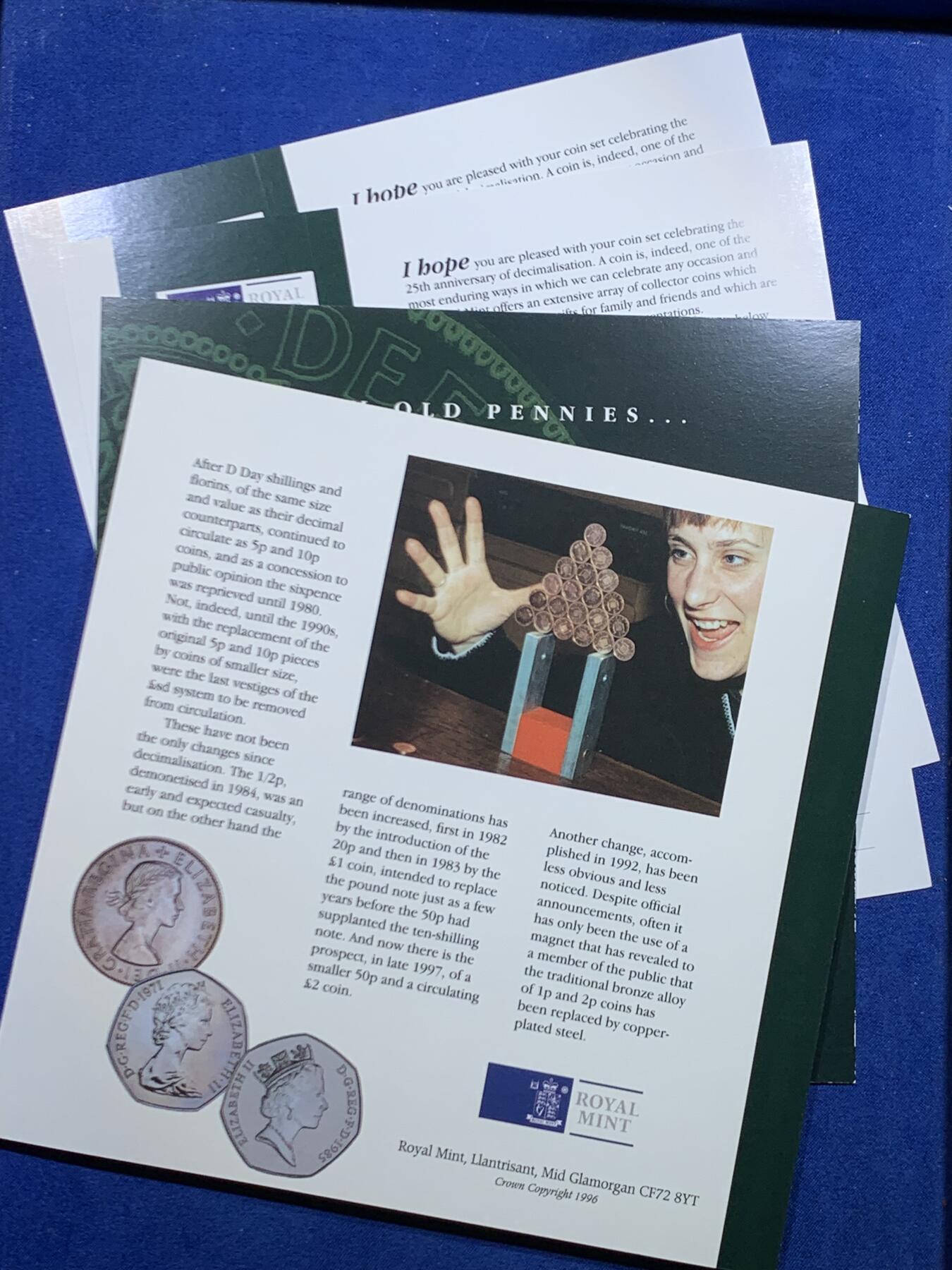 《竞宝斋》第447场 周日，周一，2场连拍 （全场包邮） 英国硬币套装 新旧版套币合集 附货币转换规则 改制前1套 改制后1套 少见套装