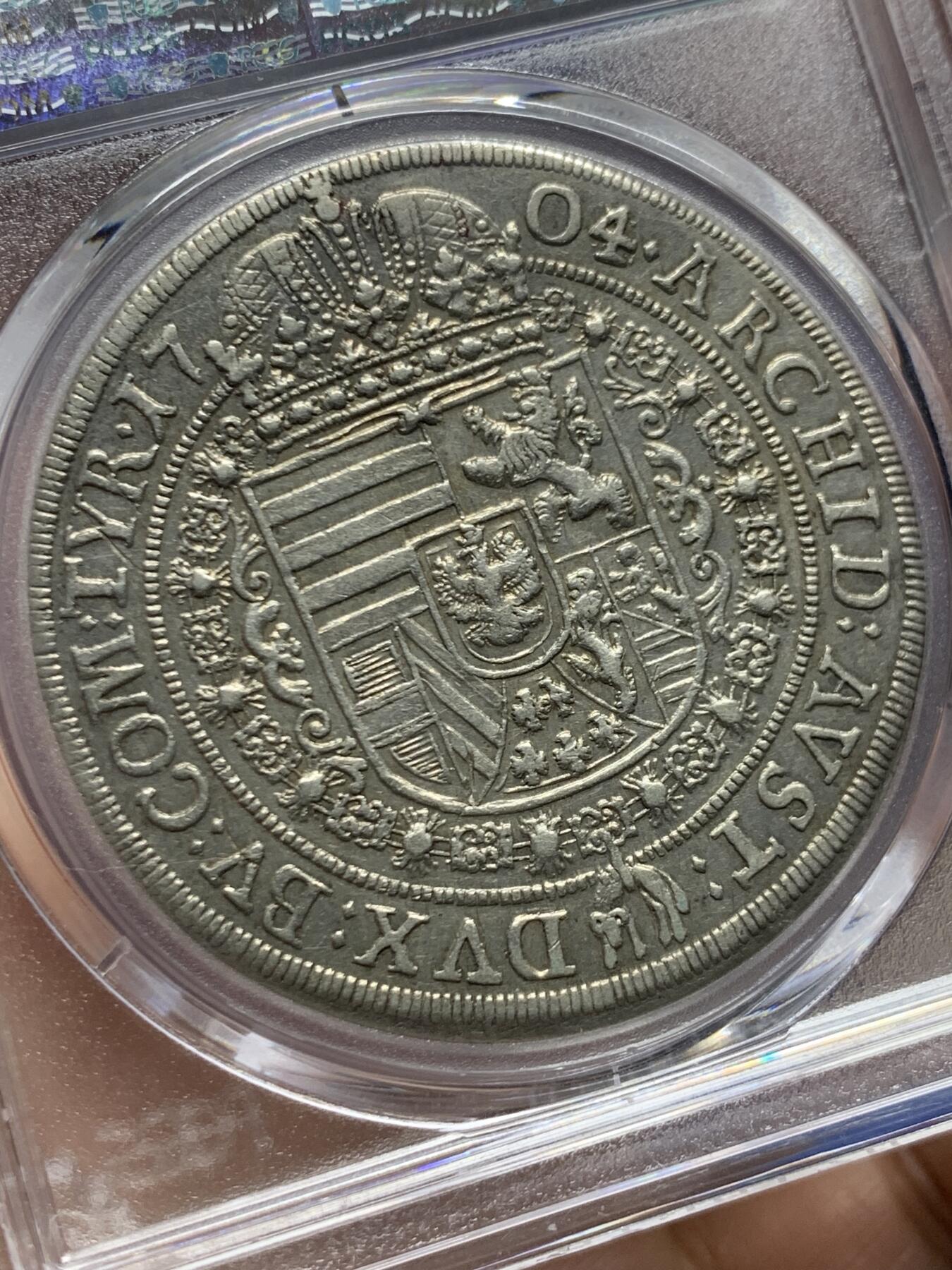 《竞宝斋》第447场 周日，周一，2场连拍 （全场包邮） PCGS AU55 奥地利帝国蒂罗尔州1704/3年骑字版利奥波德一世泰勒大银币 哈尔厂铸造 不多见的品种 大披发地包天造型 值得入手