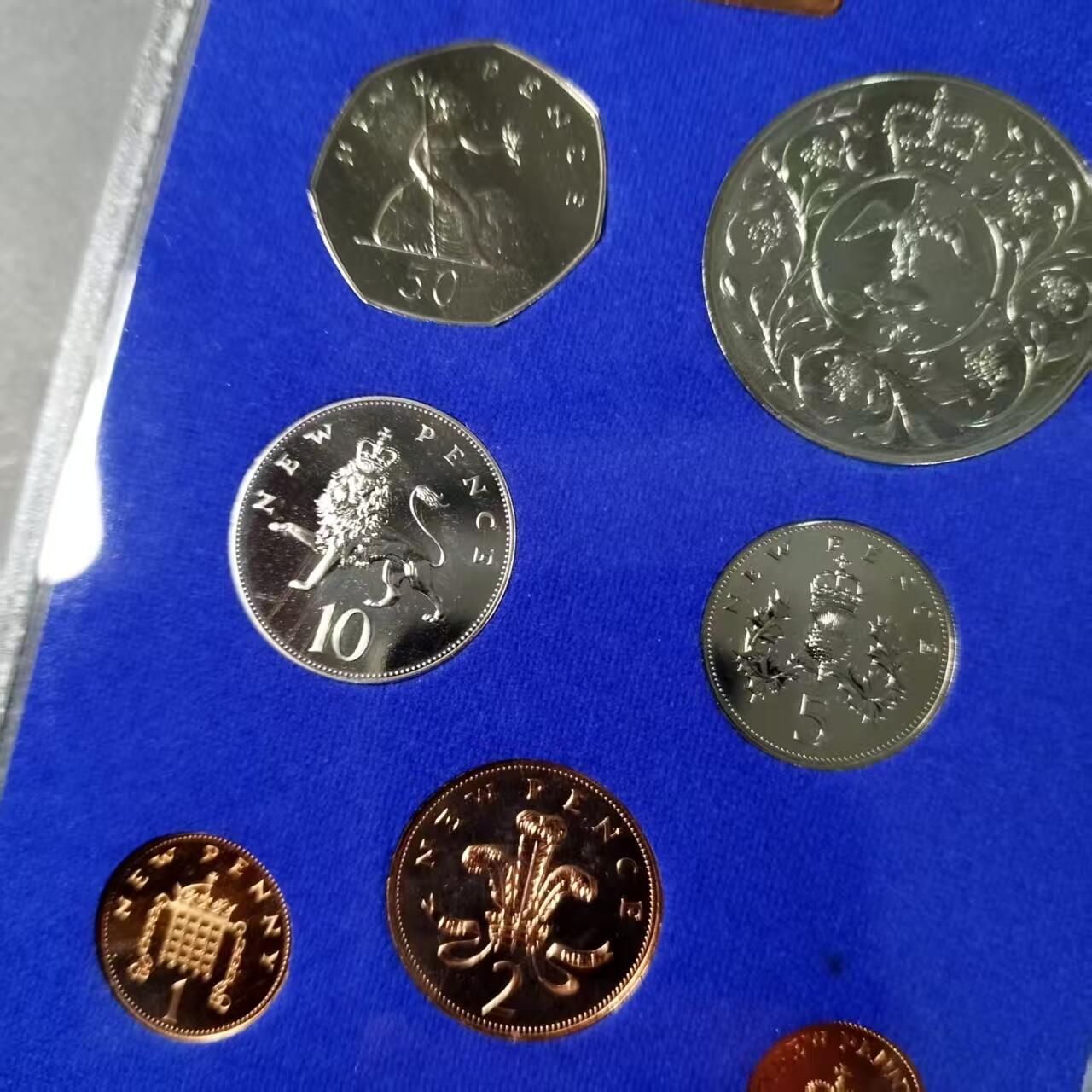 长老汇蛇年精选第八十一场拍卖 英国1977年精制7枚套币，含登基精制纪念币，带外纸壳