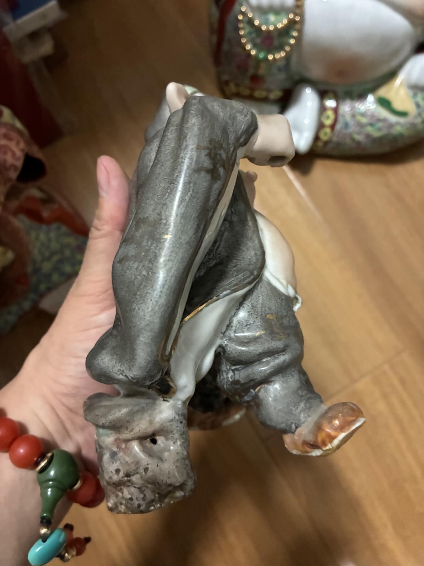 567景德镇猪八戒彩瓷像摆件腰带处有伤