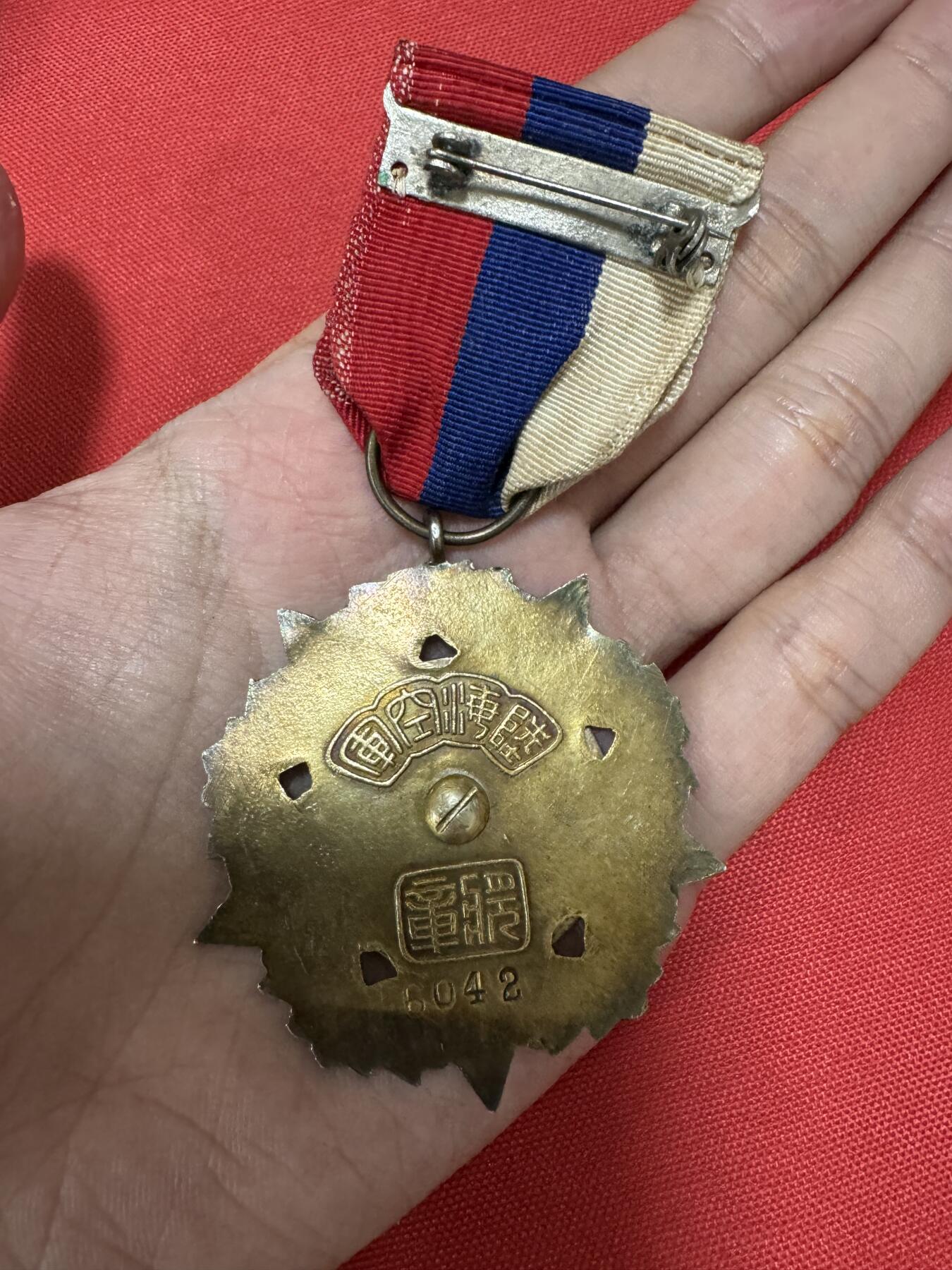 五哥徽章群   14号周日晚上八点4群联拍 银章