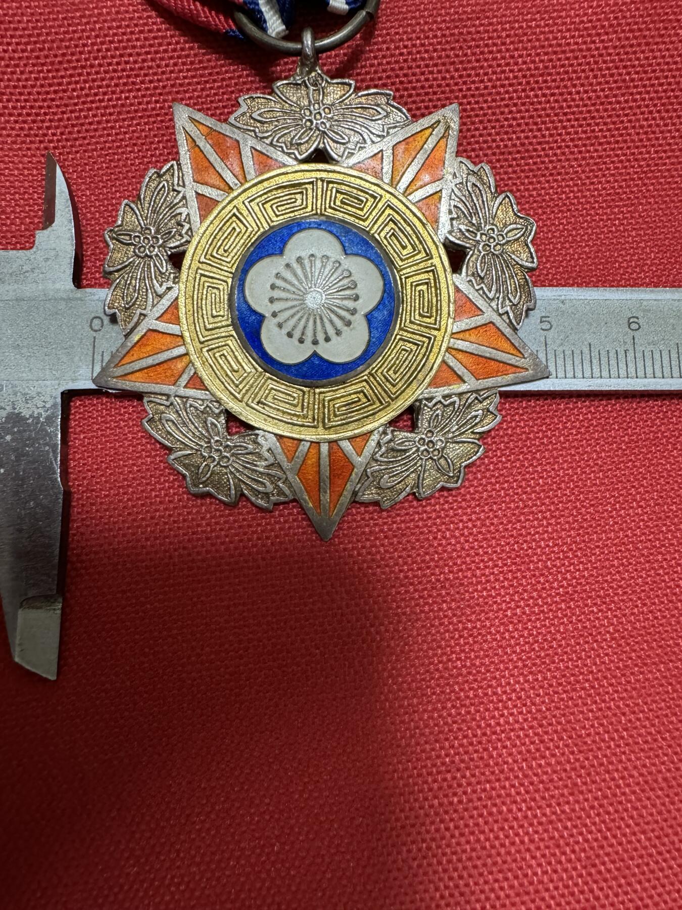 五哥徽章群   14号周日晚上八点4群联拍 银章