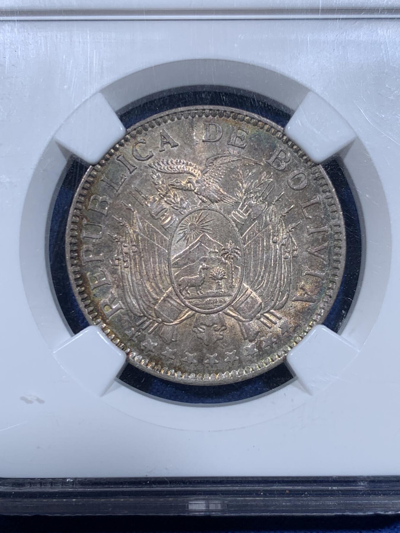 《竞宝斋》第447场 周日，周一，2场连拍 （全场包邮） NGC MS63 玻利维亚 1909年 50分 银币 双面五彩包浆 非常有意思的南美洲设计