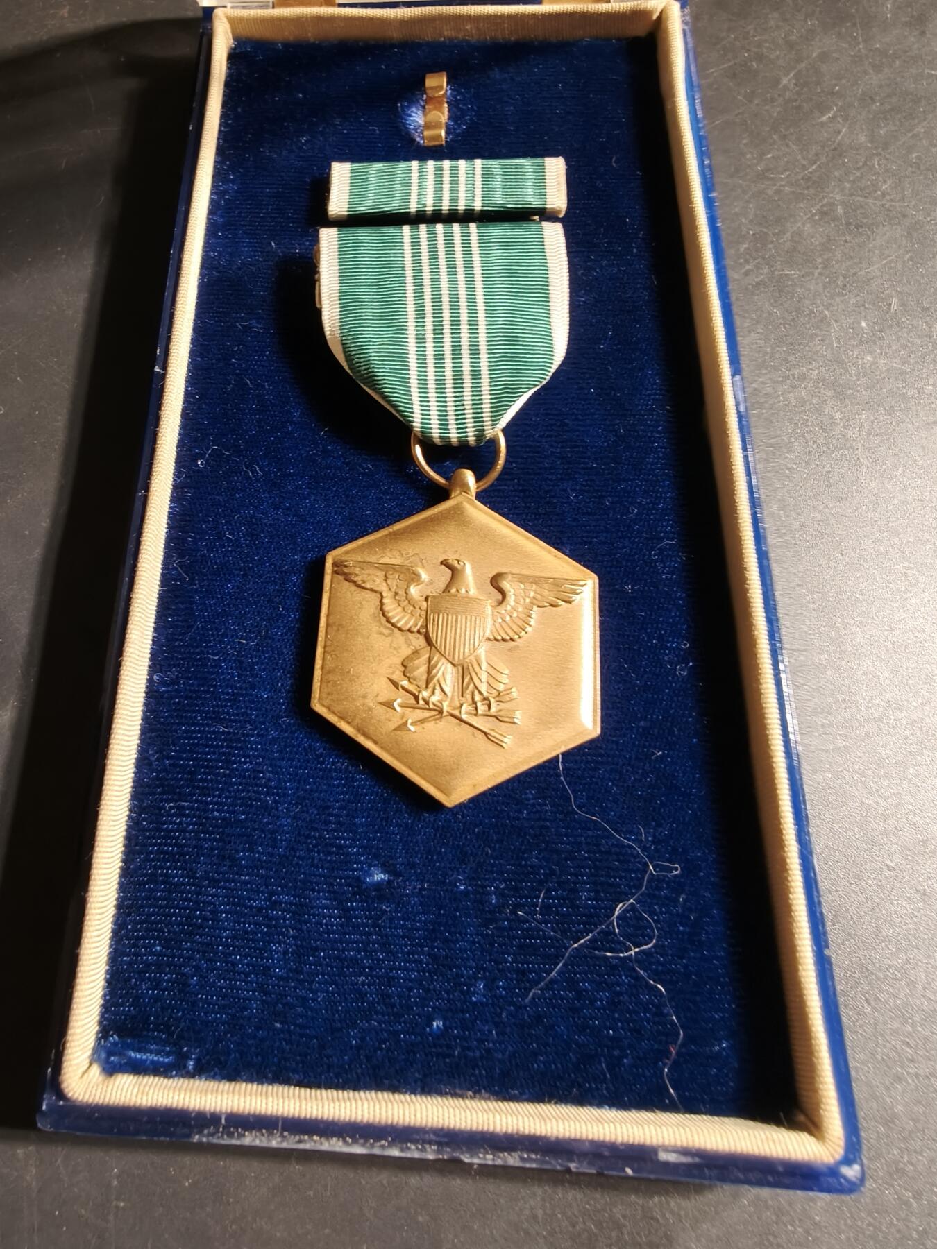 老王徽章第169期 美国陆军军事功绩奖章    原盒带略