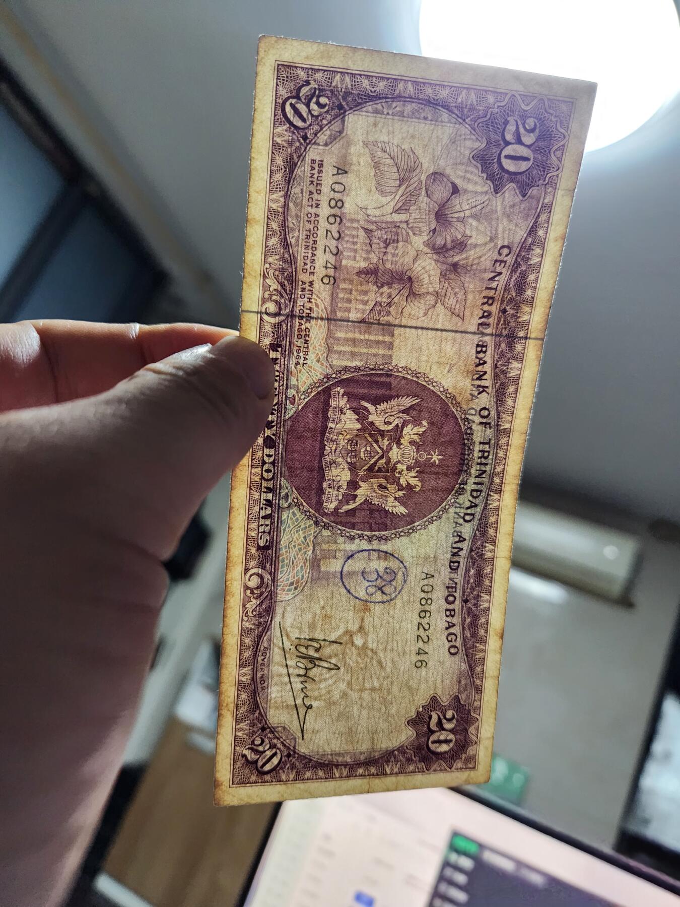 12月13号晚上8点 外国纸币自动截拍第72场 特立尼达和多巴哥 1964年20元 1977年发行 稀少