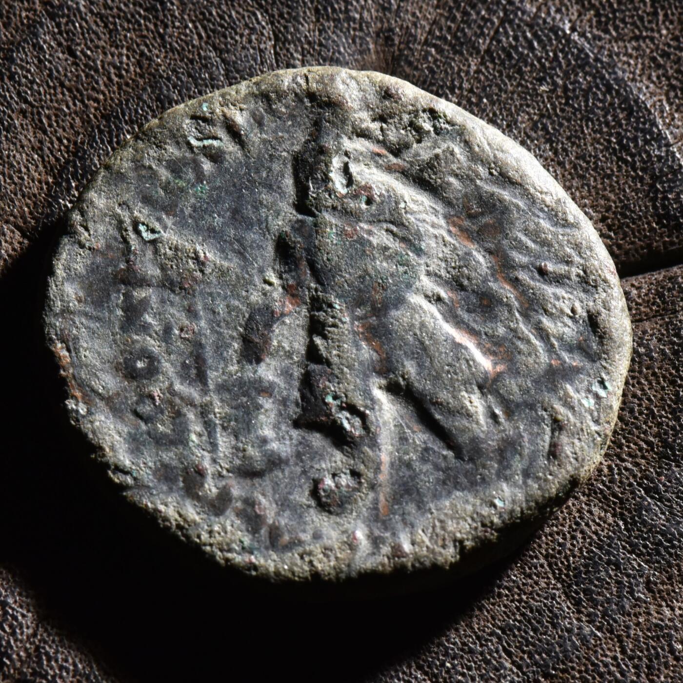 【良泉】【元旦直播场】1月1日晚19.30点开拍！208组西方古代钱币、日本朝鲜花钱 【藏家出品C】公元100-128年，贵霜帝国。威玛·卡迪菲兹，就是中文文献中的阎膏珍，打制四德拉克马大铜币，16.48克