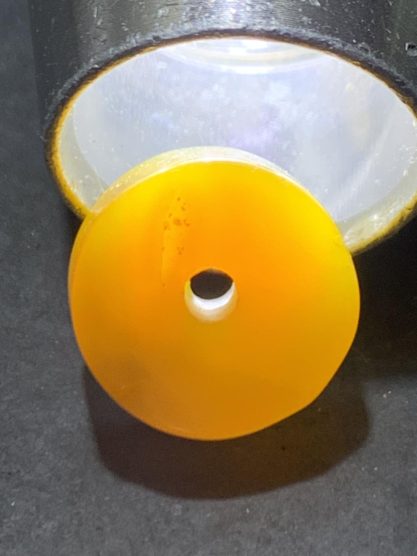 蒙料鸡油黄冻料战国红玛瑙通货小平安扣一个，