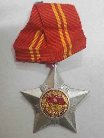 韵星假日拍卖第三十二期 -- Rimey Holidays Auction 32 - 越南社会主义共和国二级光荣战士勋章 软挂版