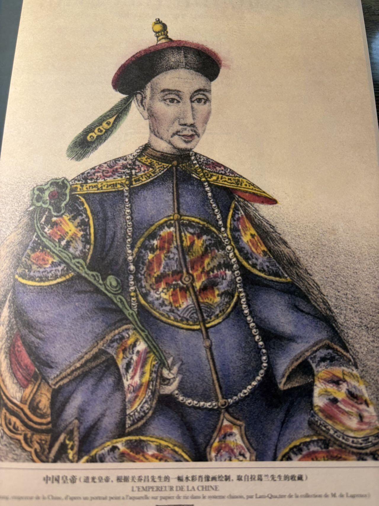 盛世勋华——号角文化勋章邮票专场拍卖第294期 遗失在西方的中国史-法国彩色画报记录的中国1850-1937全套，重点是法国小巴黎人报和小日报画报对中国的描述和偏见，彩色印刷，内容翔实，上下两本共500多页