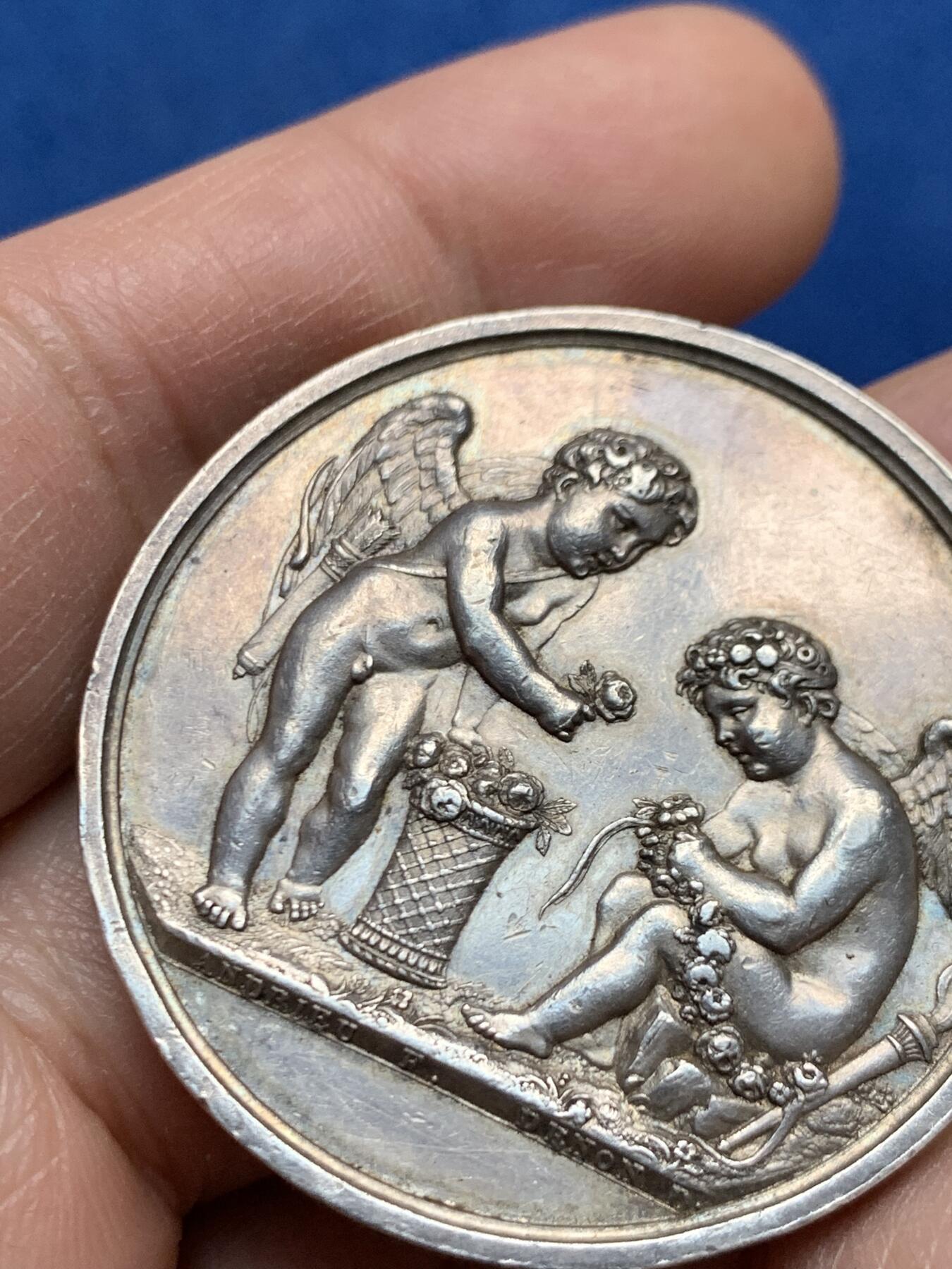 《竞宝斋》第447场 周日，周一，2场连拍 （全场包邮） 法国拿破仑一世时期 名家Brenet作 法国双天使婚礼银章 原铸 33克 40.2mm 周圈刻字 背面花体字漂亮