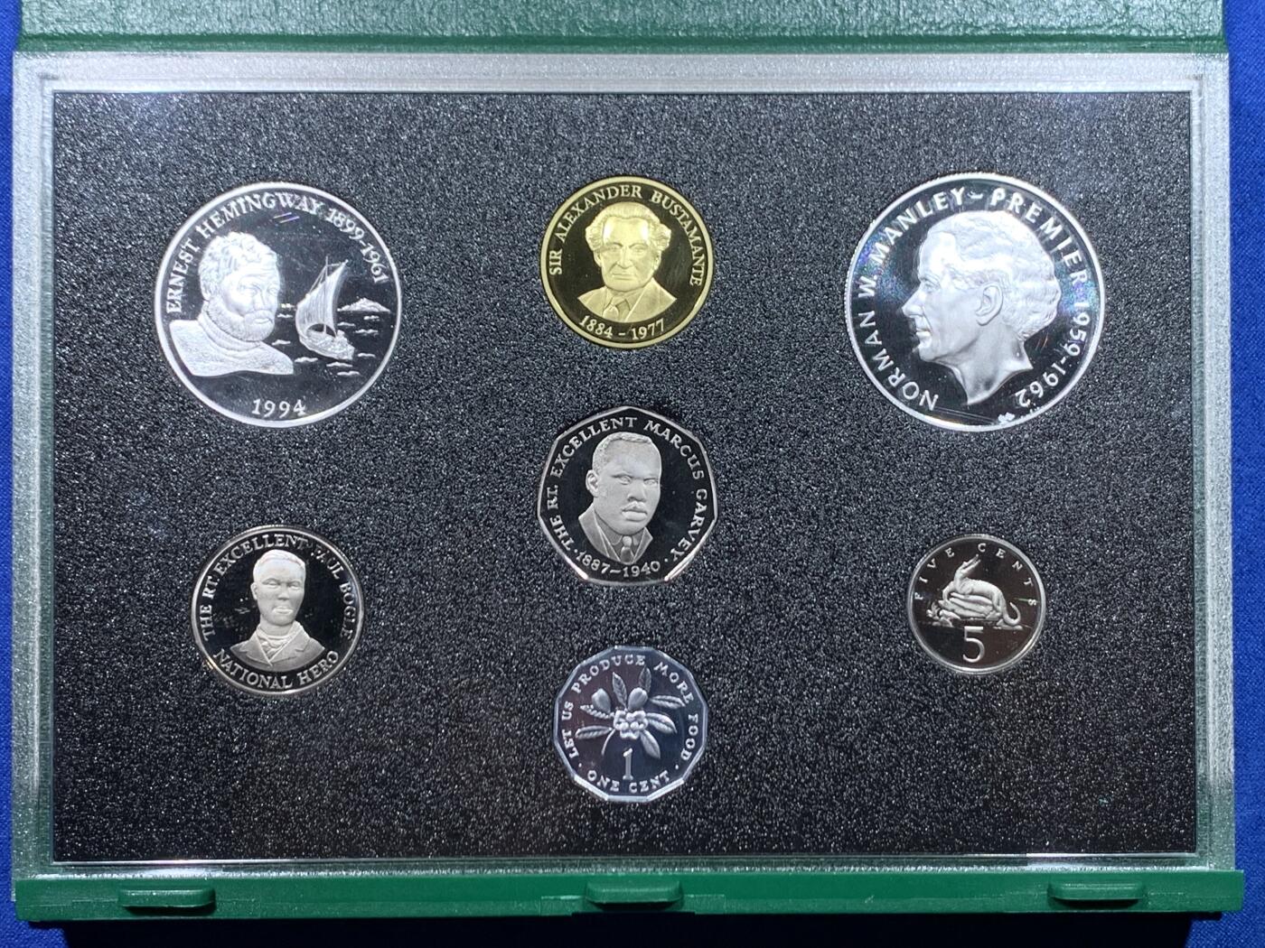 《竞宝斋》第447场 周日，周一，2场连拍 （全场包邮） 牙买加1994年 精制套币 英国皇家造币厂出品 包含10元精制纪念币（20g 34mm 50%银） 5元精制币（18.56g 36mm 50%银） 盒证齐全，品相好，盒装，发行仅500套，细节见图。