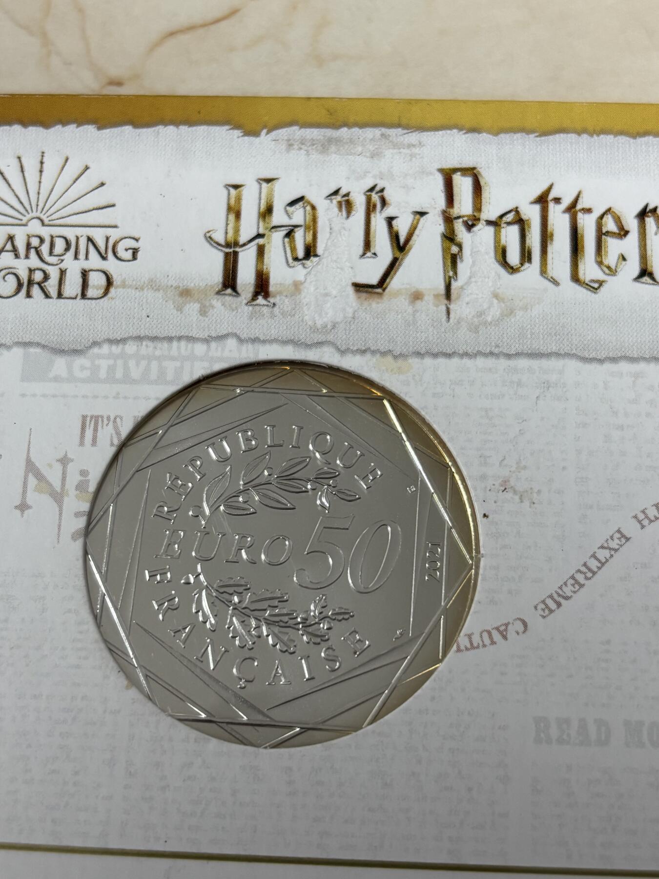 第186期拍卖 法国2021年哈利波特系列2组海德薇的信50欧彩银币原卡册，900银，41克