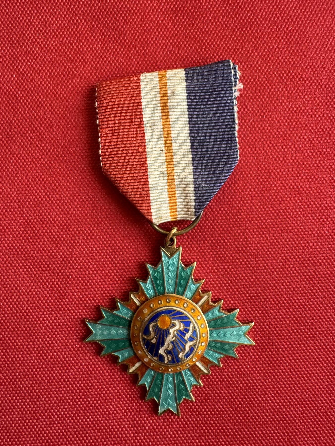 五哥徽章群   14号周日晚上八点4群联拍 银章