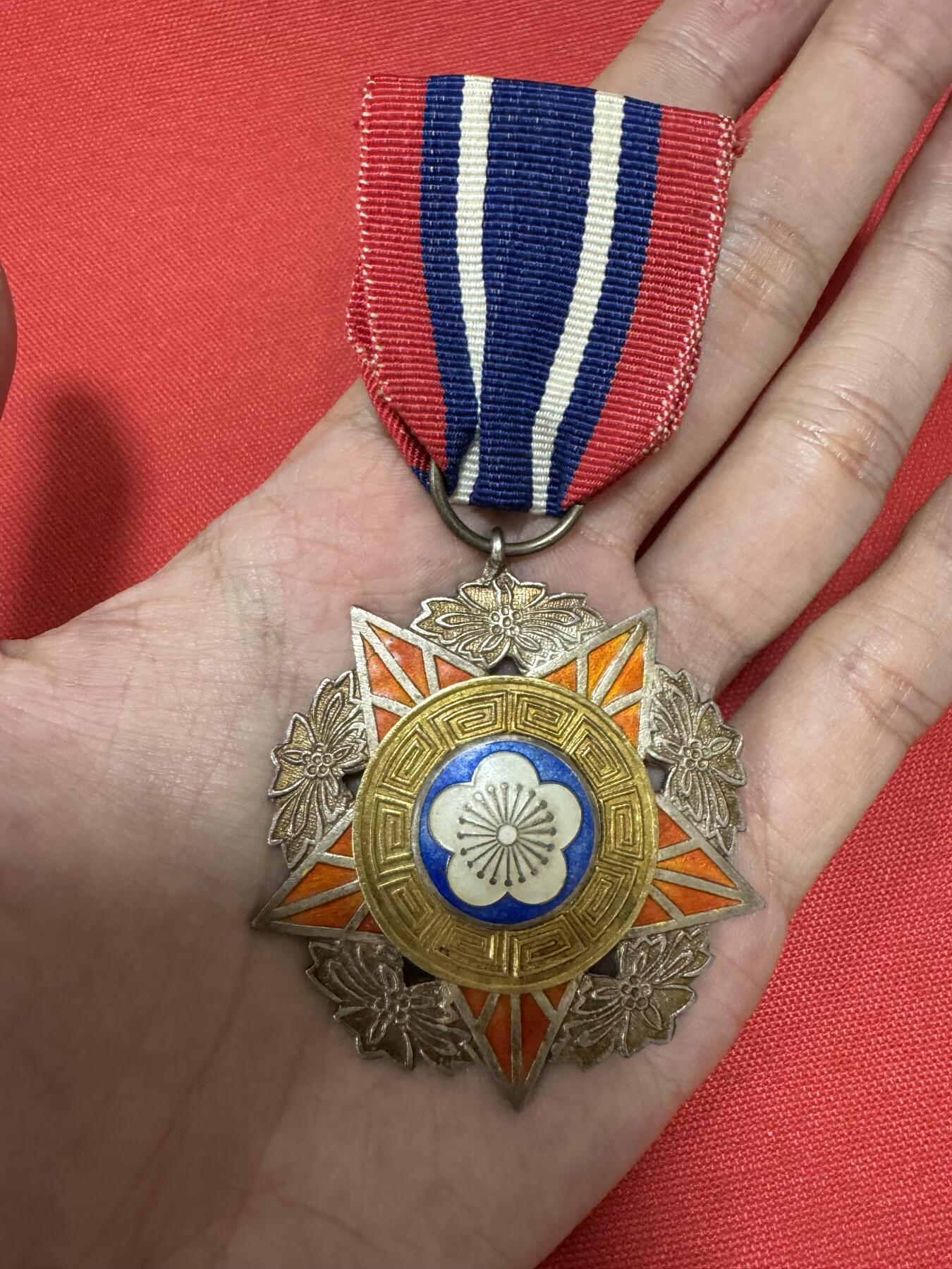 五哥徽章群   14号周日晚上八点4群联拍 银章