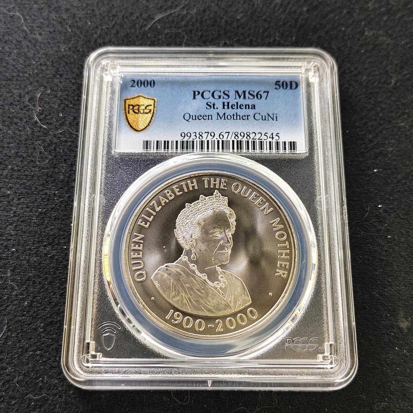 【全场包邮】纯粹捡漏拍487场（免费代拍第24场） 【收藏级·冠军分】圣赫勒拿2000年50便士女王母亲伊丽莎白皇太后诞生100周年克朗型纪念币-PCGS MS67