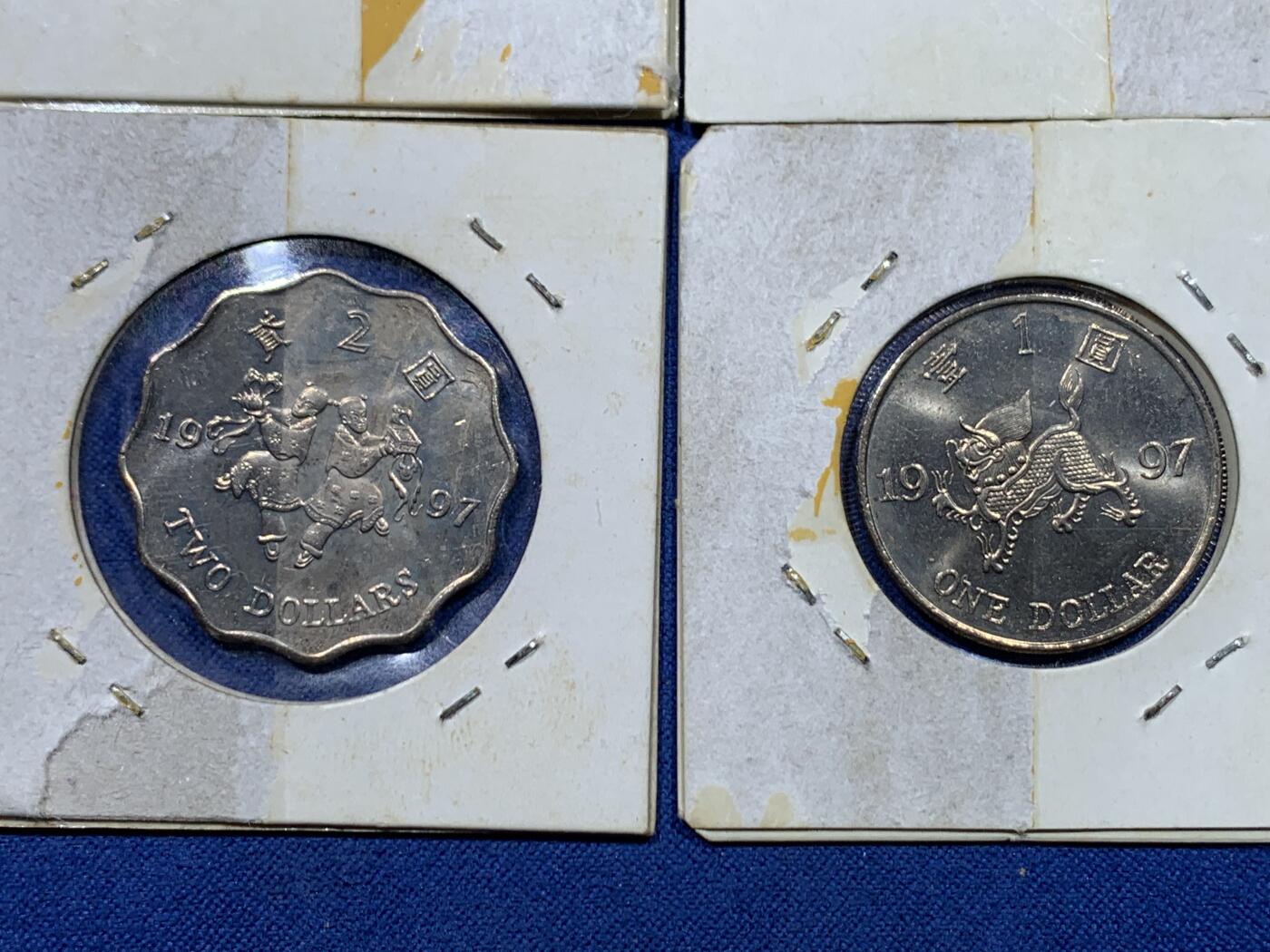 《竞宝斋》第447场 周日，周一，2场连拍 （全场包邮） 1997年香港特别行政区发行回归特种纪念币1套6枚，纸夹包装，品相不错，可以送评的状态。