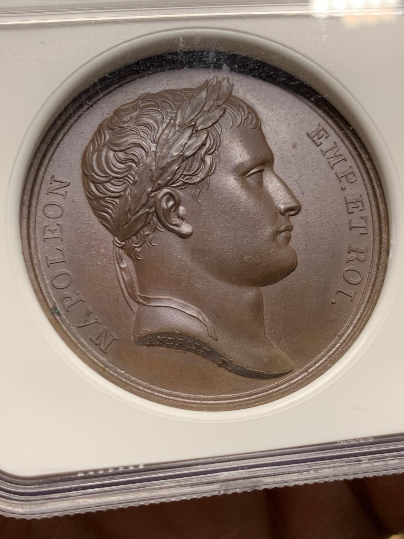 《竞宝斋》第447场 周日，周一，2场连拍 （全场包邮） 唯一冠军分 NGC MS66BN 法国1812年拿破仑一世横渡第聂伯河铜章 第聂伯河神端坐背倚N记鹰头权杖 满满细节 纪念法俄战争出击远征俄国 加大加厚盒装 顶级高分