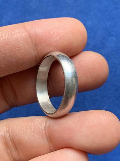 《竞宝斋》第447场 周日，周一，2场连拍 （全场包邮） - 银质素戒一枚 重约7.05克 直径约25.1mm