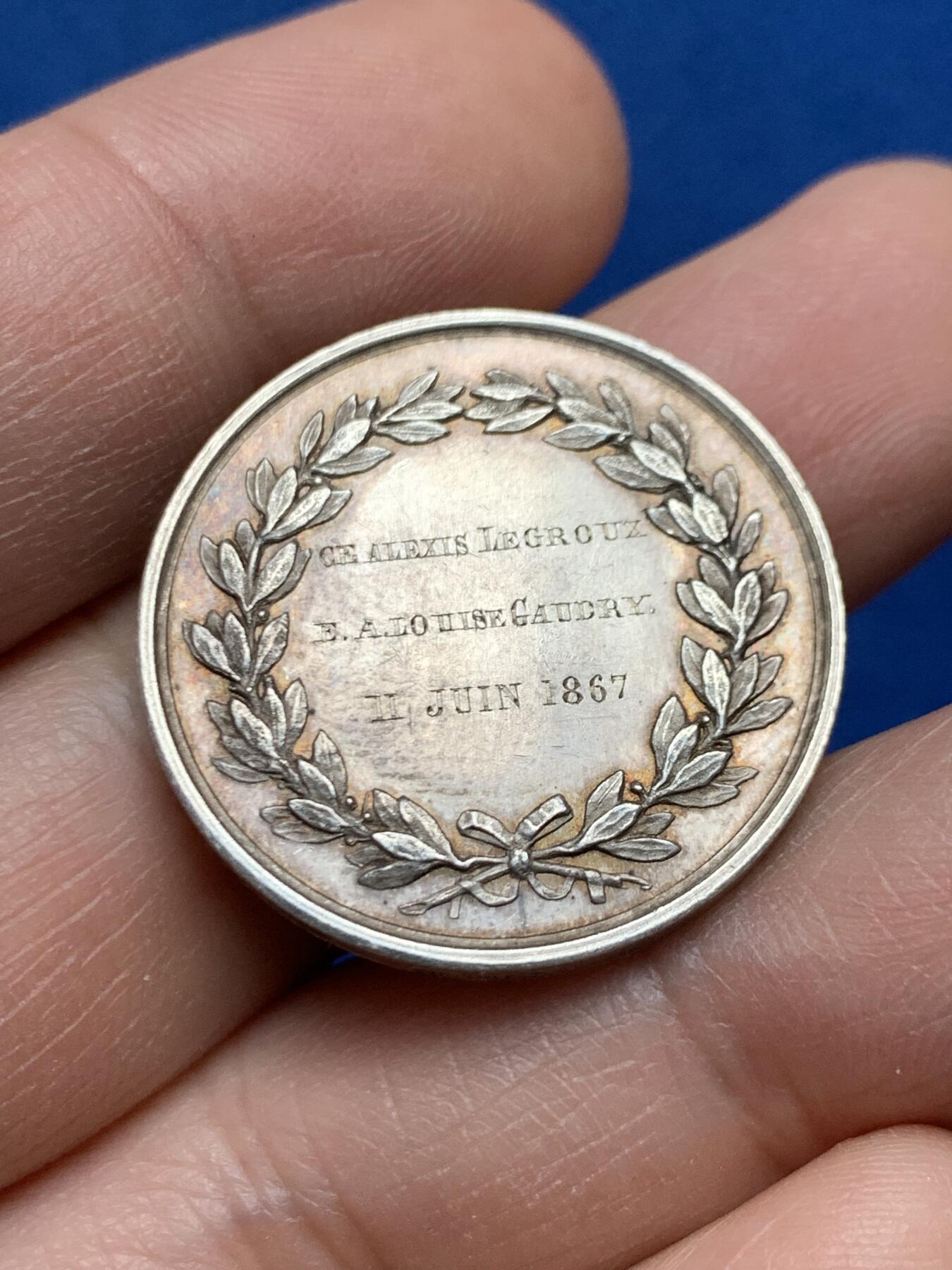 《竞宝斋》第447场 周日，周一，2场连拍 （全场包邮） 法国1867年婚礼银章 蜜蜂银标 10.18克 27.8mm 双面刻字