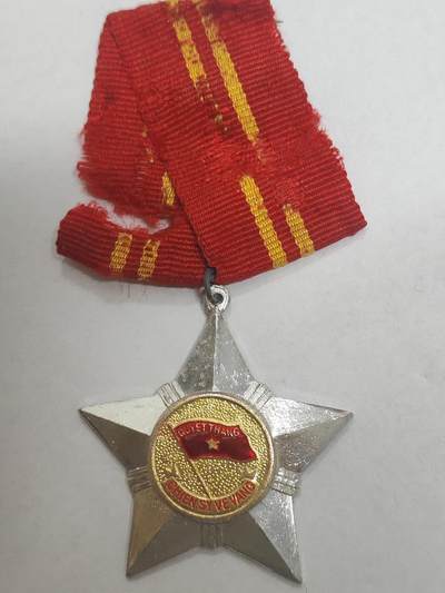 韵星假日拍卖第三十二期 -- Rimey Holidays Auction 32 - 越南社会主义共和国二级光荣战士勋章 软挂版