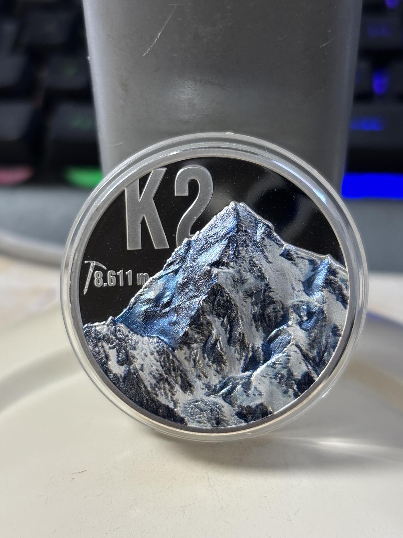 第186期拍卖 库克2024年K2高峰2盎司高浮雕彩色纪念银币,999银，发行999枚