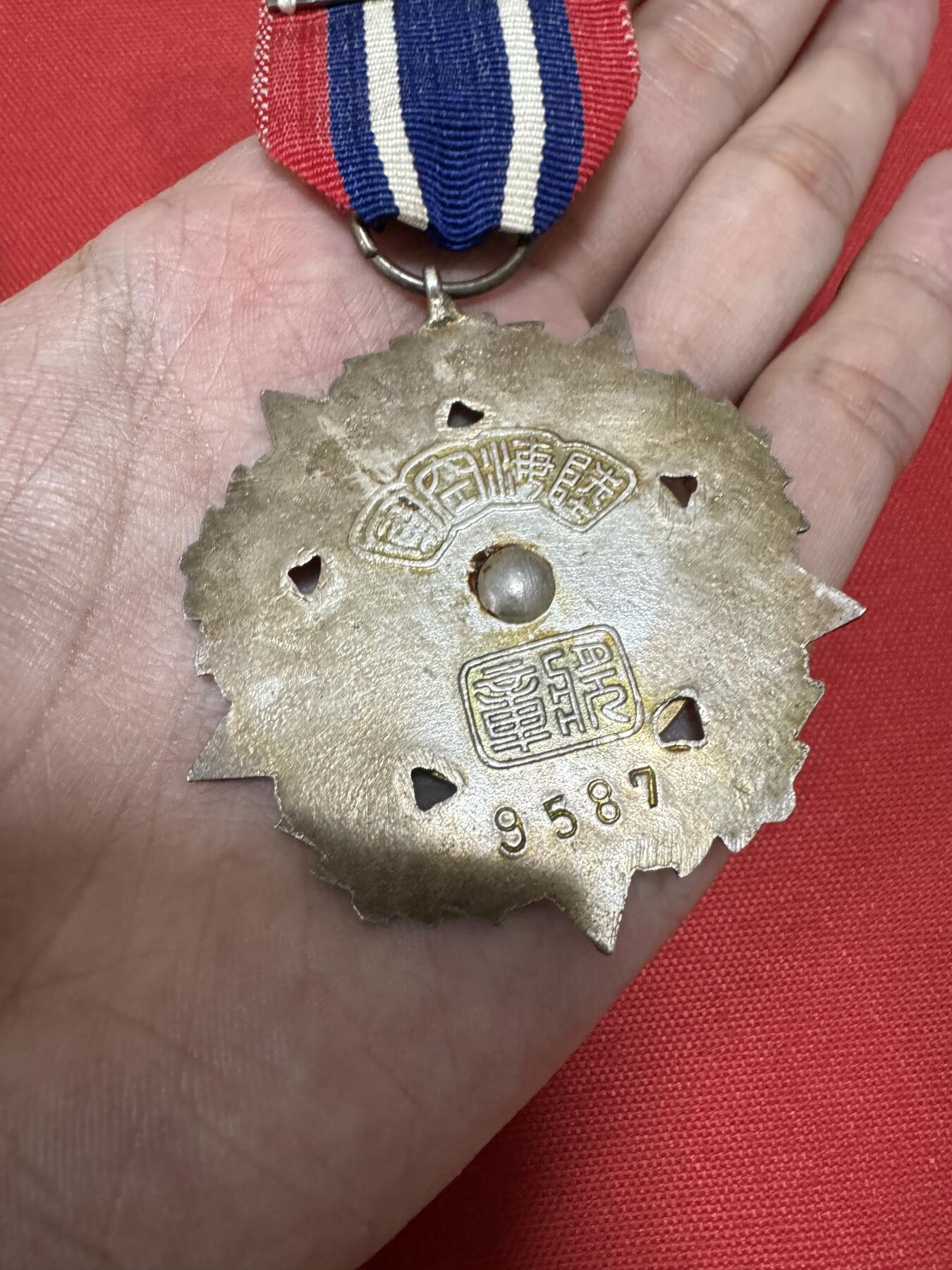 五哥徽章群   14号周日晚上八点4群联拍 银章