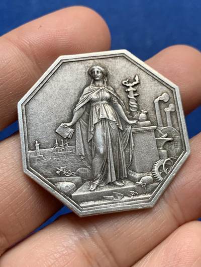 《竞宝斋》第447场 周日，周一，2场连拍 （全场包邮） - 法国兴业银行八角银质代币，21.4g，36.8mm，丰饶角1aregnt边铭