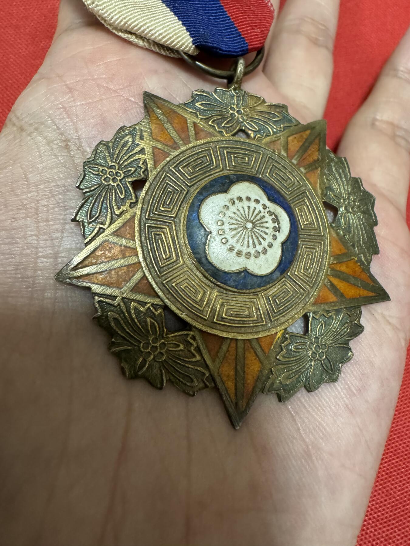 五哥徽章群   14号周日晚上八点4群联拍 银章