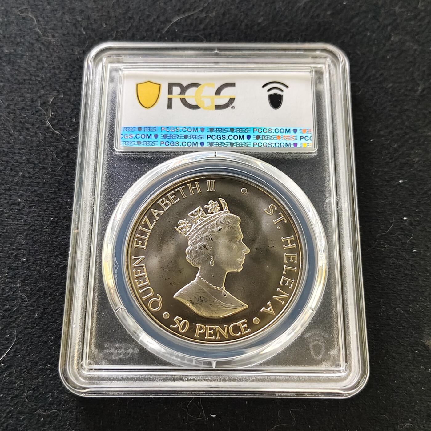 【全场包邮】纯粹捡漏拍487场（免费代拍第24场） 【收藏级·冠军分】圣赫勒拿2000年50便士女王母亲伊丽莎白皇太后诞生100周年克朗型纪念币-PCGS MS67