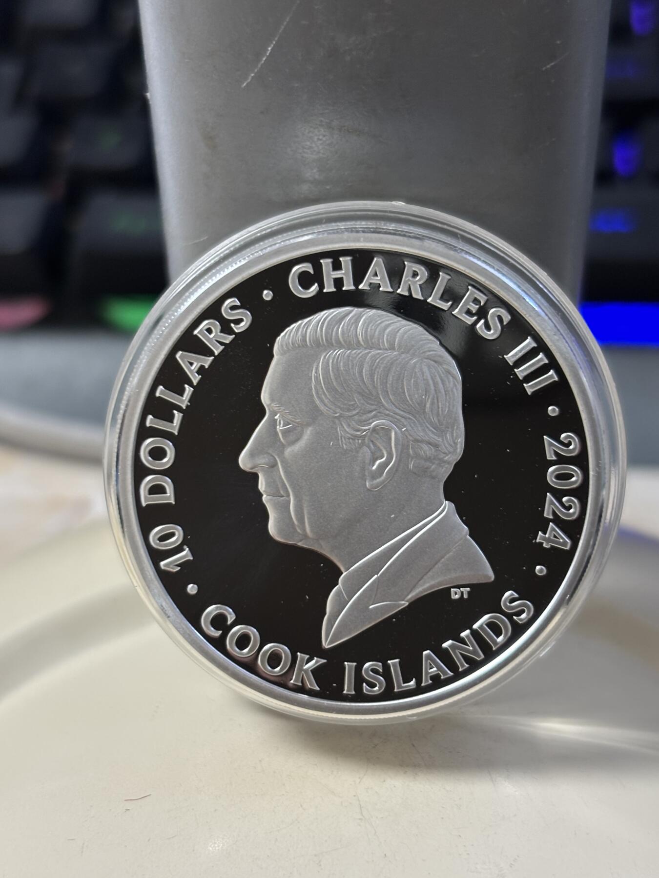 第186期拍卖 库克2024年K2高峰2盎司高浮雕彩色纪念银币,999银，发行999枚